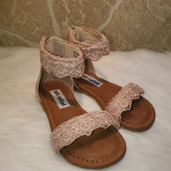 GIRLS SANDALS NOT RATED - Picture 6 of 9